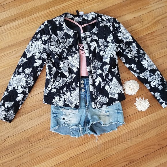 🌸  3/$15 H&M Floral Jacket - Picture 1 of 3